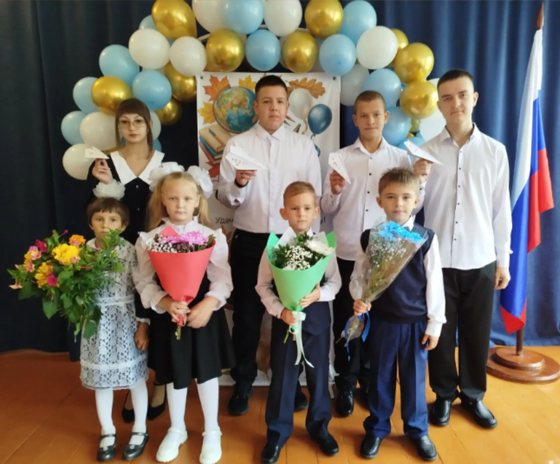 С праздником, Знаменский район! 🔔 Наши школы снова шумят звонкими голосами и смехом.