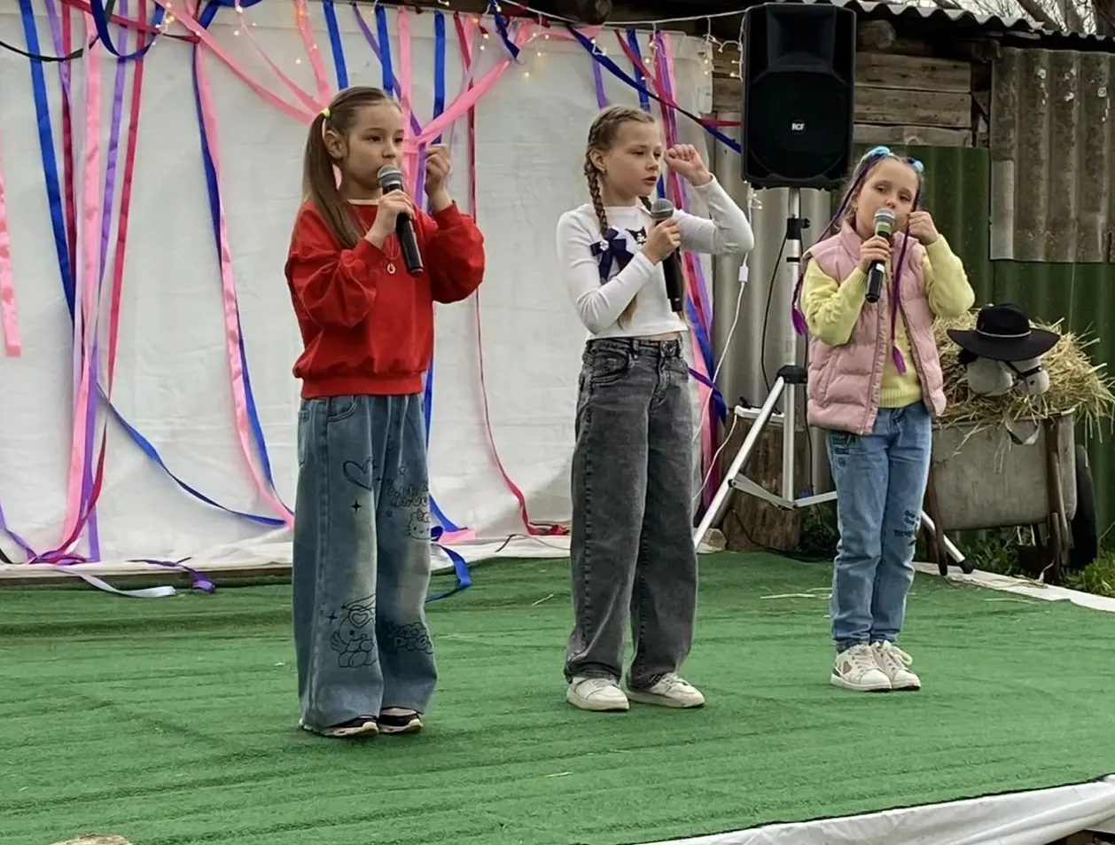 🎉 Гордимся нашими юными талантами! 🎤  Ученица 1 «А» класса Болдырева Вероника блистательно выступила