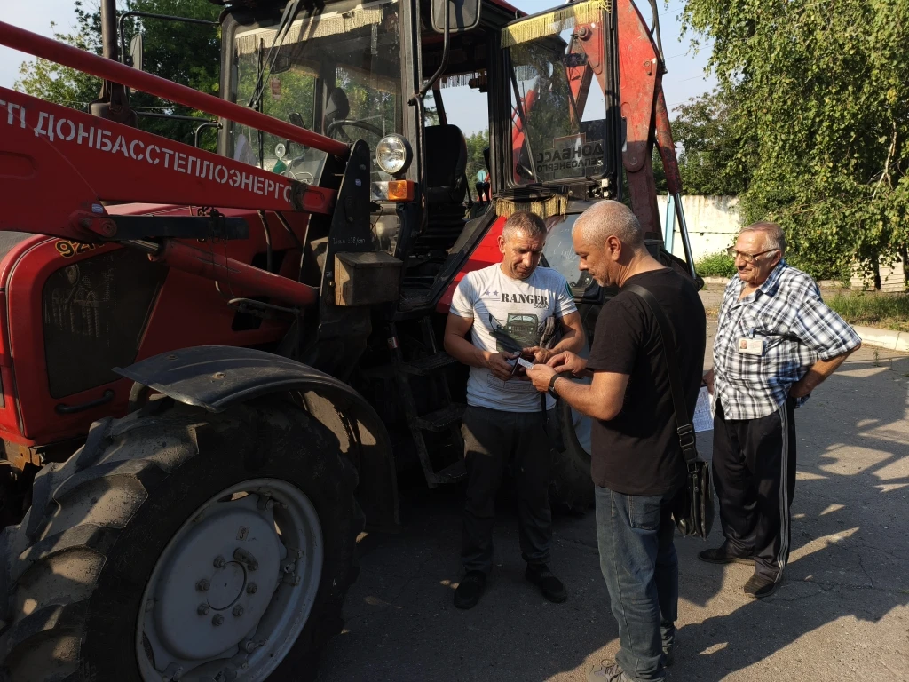 🚜 ГУП ДНР «Донбасстеплоэнерго» заботится о надёжности работы в холода! ❄️