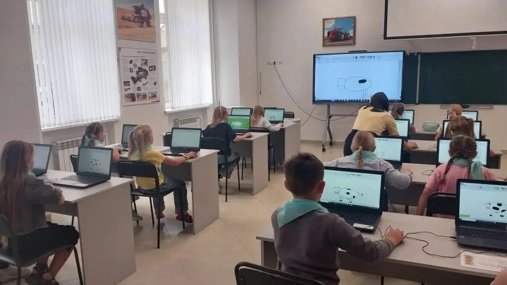 «Дождь? Ну и что! 😎 Наши чемпионы по хорошему настроению доказали, что плохая погода — это просто п