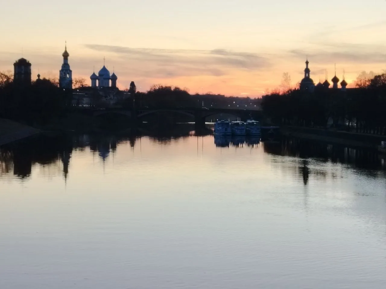 🌙  Доброй ночи, Вологда!  Спасибо за ваши фото 🩷  Если и у вас есть что рассказать или показать горо