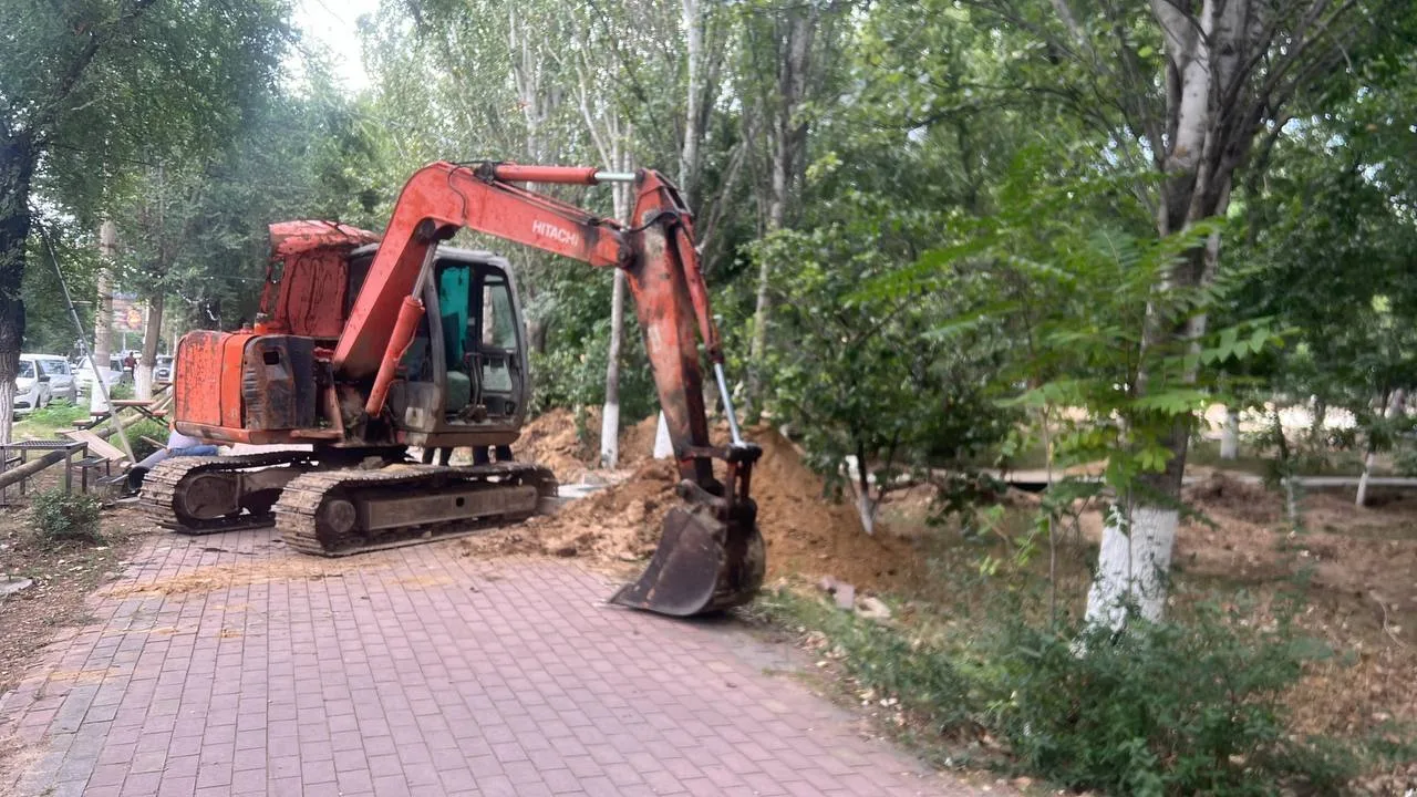 В настоящее время на территории Центрального парка проводятся работы по благоустройству...