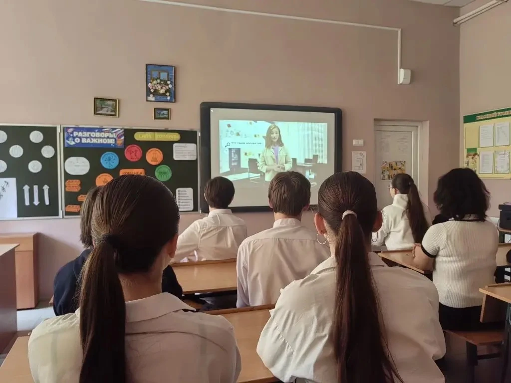 ✨ На этой неделе в нашей школе прошло очередное занятие внеурочной деятельности «Разговоры о важном»