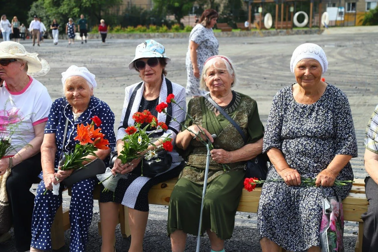 В народе говорят: «Молодость — это то, что мы о себе думаем, а возраст — то, как нас ви...