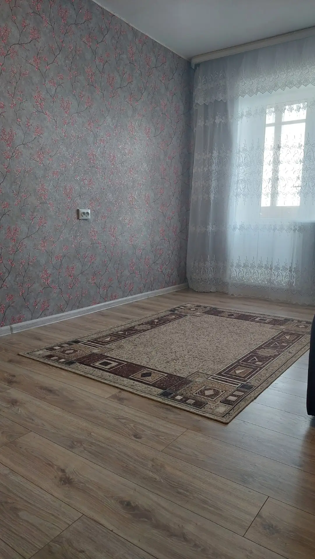 На длительный срок сдаётся однокомнатная квартира в г.Тверь,Заволжский р-н,ул. Хромова.  8-й этаж 12