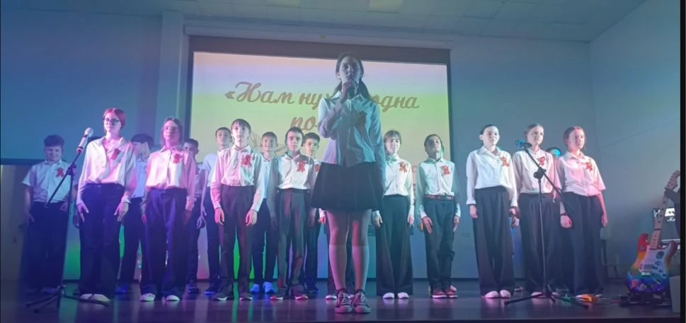 🎵 «Поем песни Победы Вместе!» — как это было! 🇷🇺   Актовый зал наполнился особенной энергией, когда 