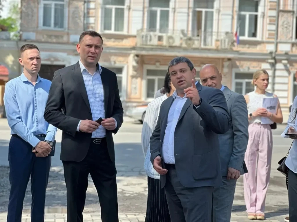 📄Глава Новочеркасска Павел Исаков поручил руководителям отделов архитектуры, благоустройства и стро