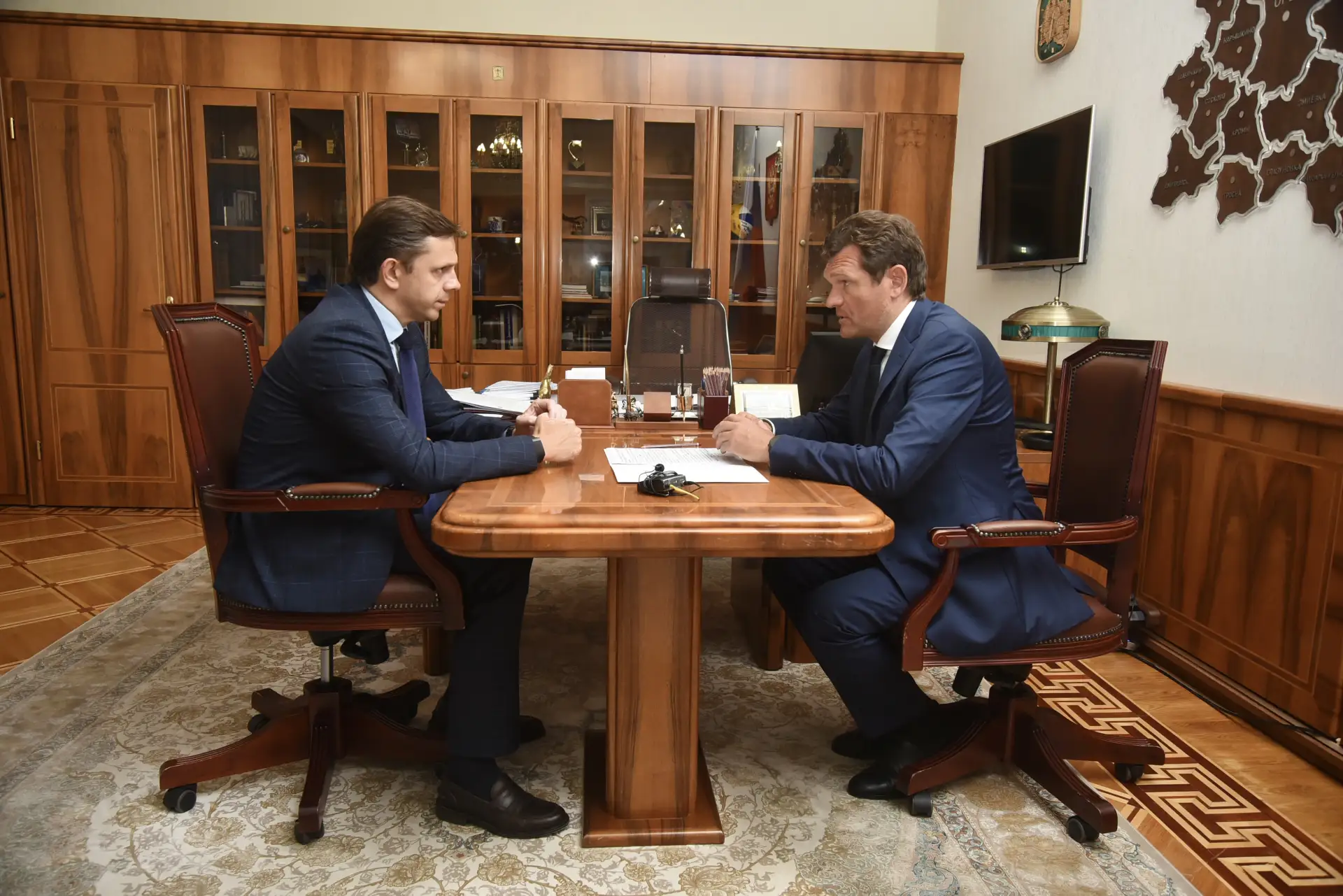 Обсудил со своим заместителем – руководителем Представительства Орловской области при П...