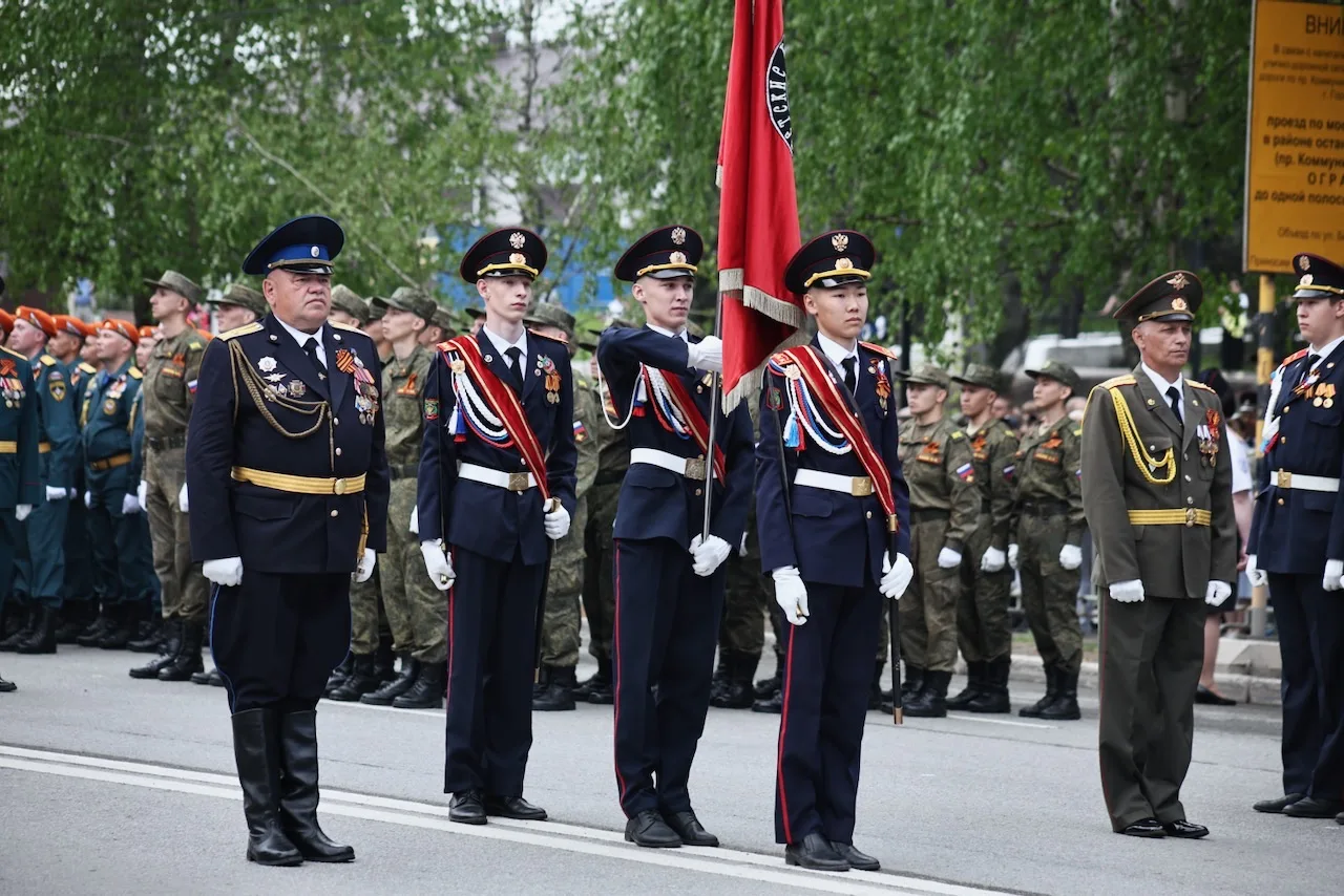 Подборка фотографий с торжественного парада в Горно-Алтайске📸  Парадные расчеты продемонстрировали о