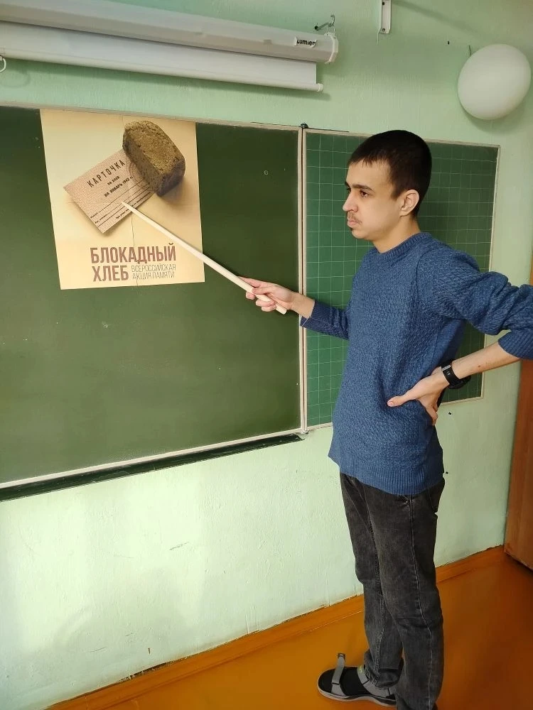 В рамках Всероссийской акции "Блокадный хлеб", 27 января для учащихся начальной школы и...