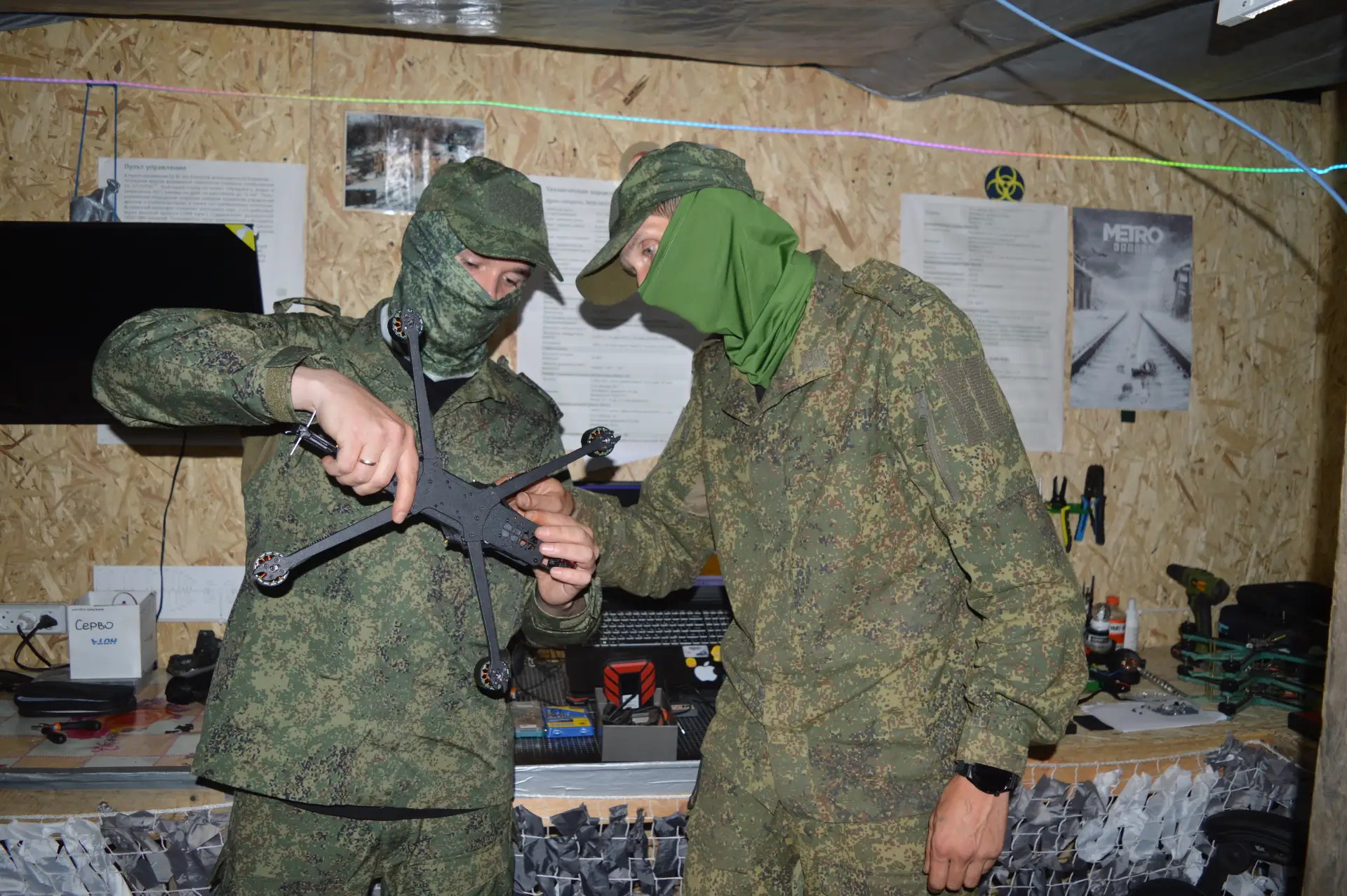 🫡 В полевой лаборатории гвардейской зенитной ракетной бригады из Забайкалья трое военн...