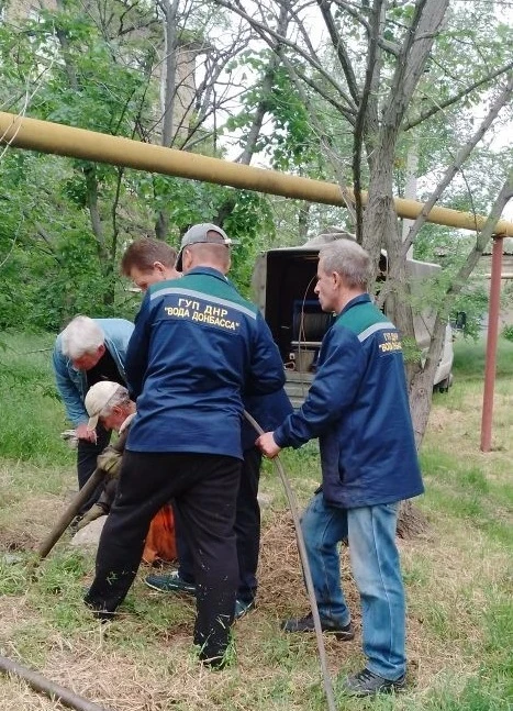 Слаженная работа: специалисты "Вода Донбасса" и Нижнего Новгорода ремонтируют объекты в Харцызске  ✅