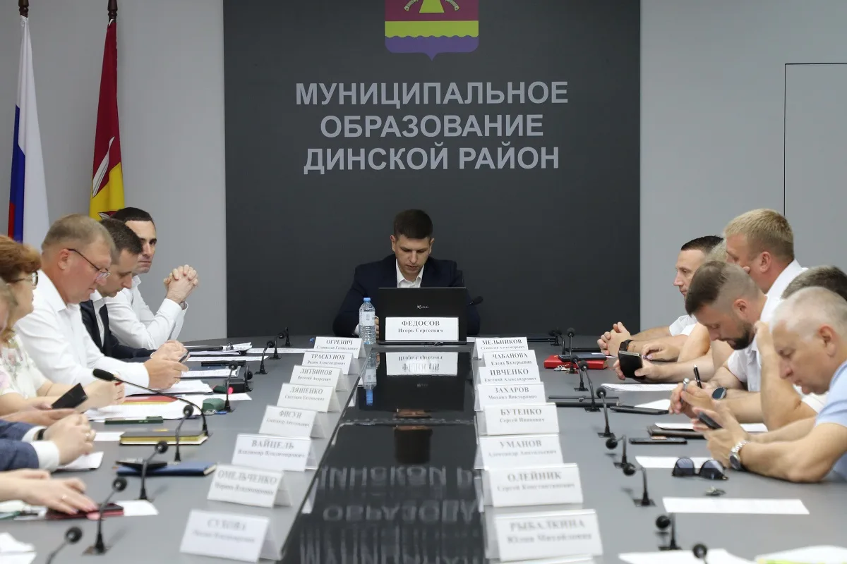 Глава Динского района Игорь Федосов провел еженедельную планерку с главами поселений
