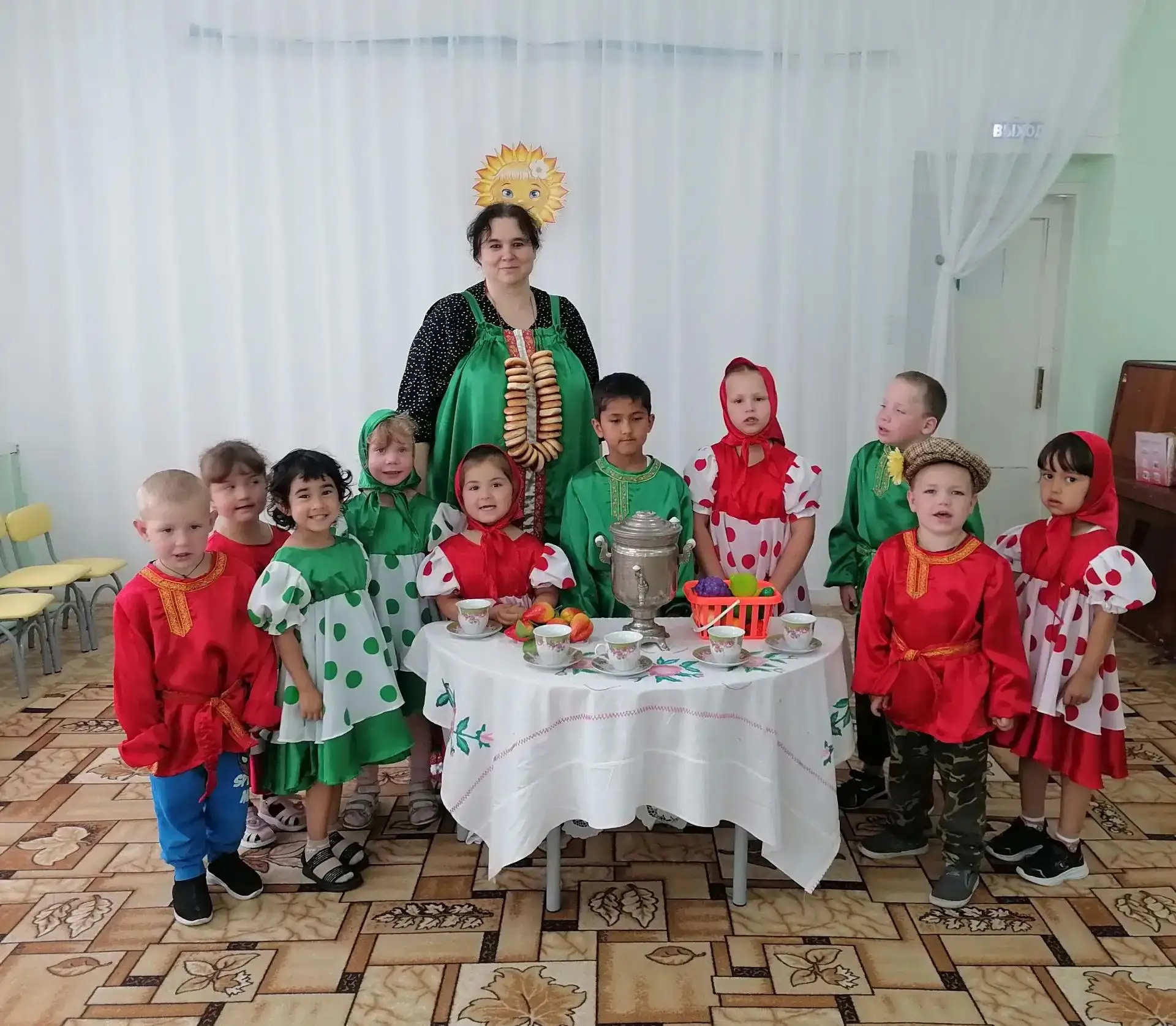 ✨«День фольклора в России»
🇷🇺Единый день фольклора в России молодой официальный праздник, отмечает