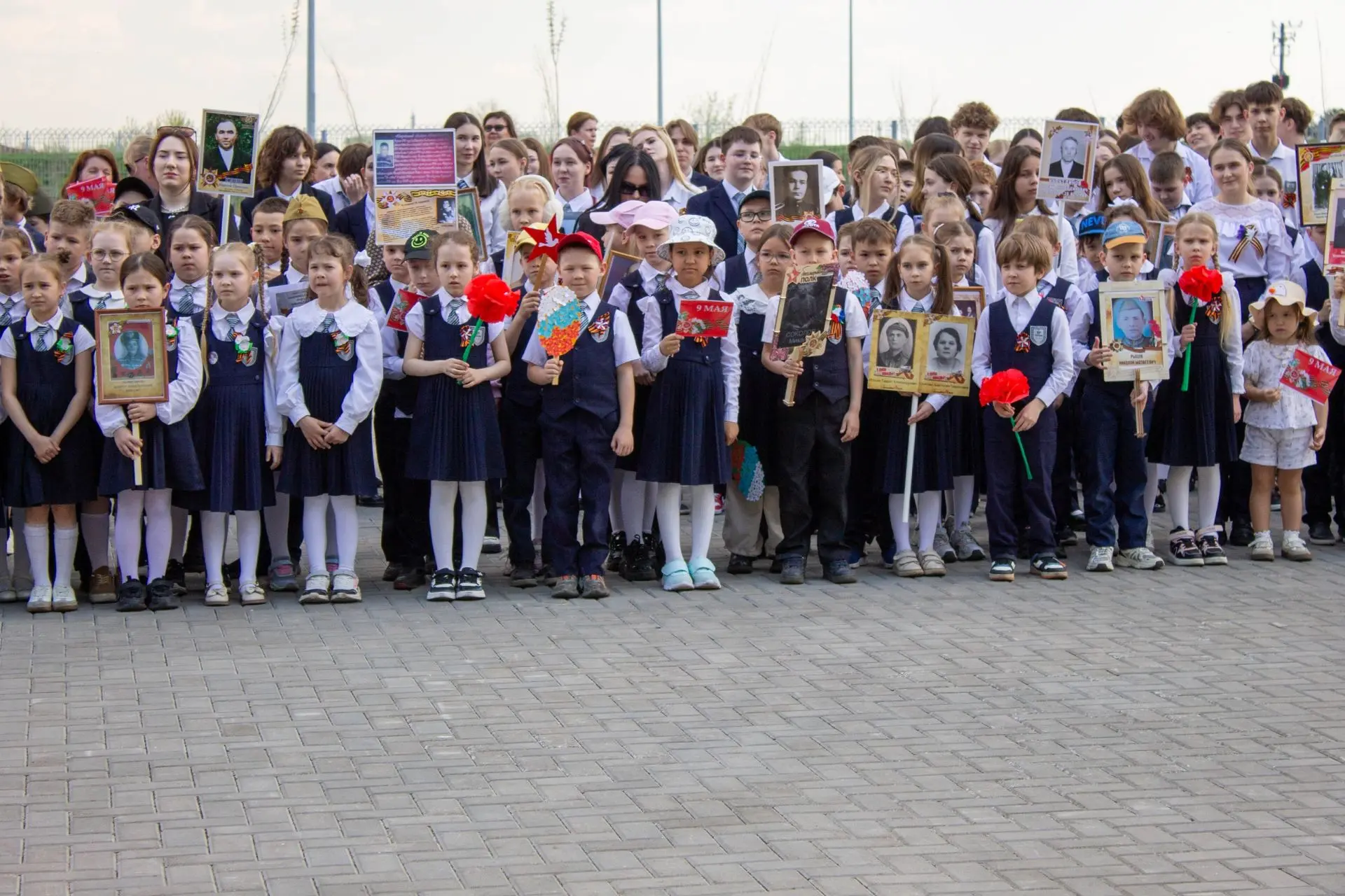 🇷🇺 Бессмертный полк и Парад Победы: 1500 сердец в едином строю! 🕊✨  В нашей гимназии прошёл день, ко