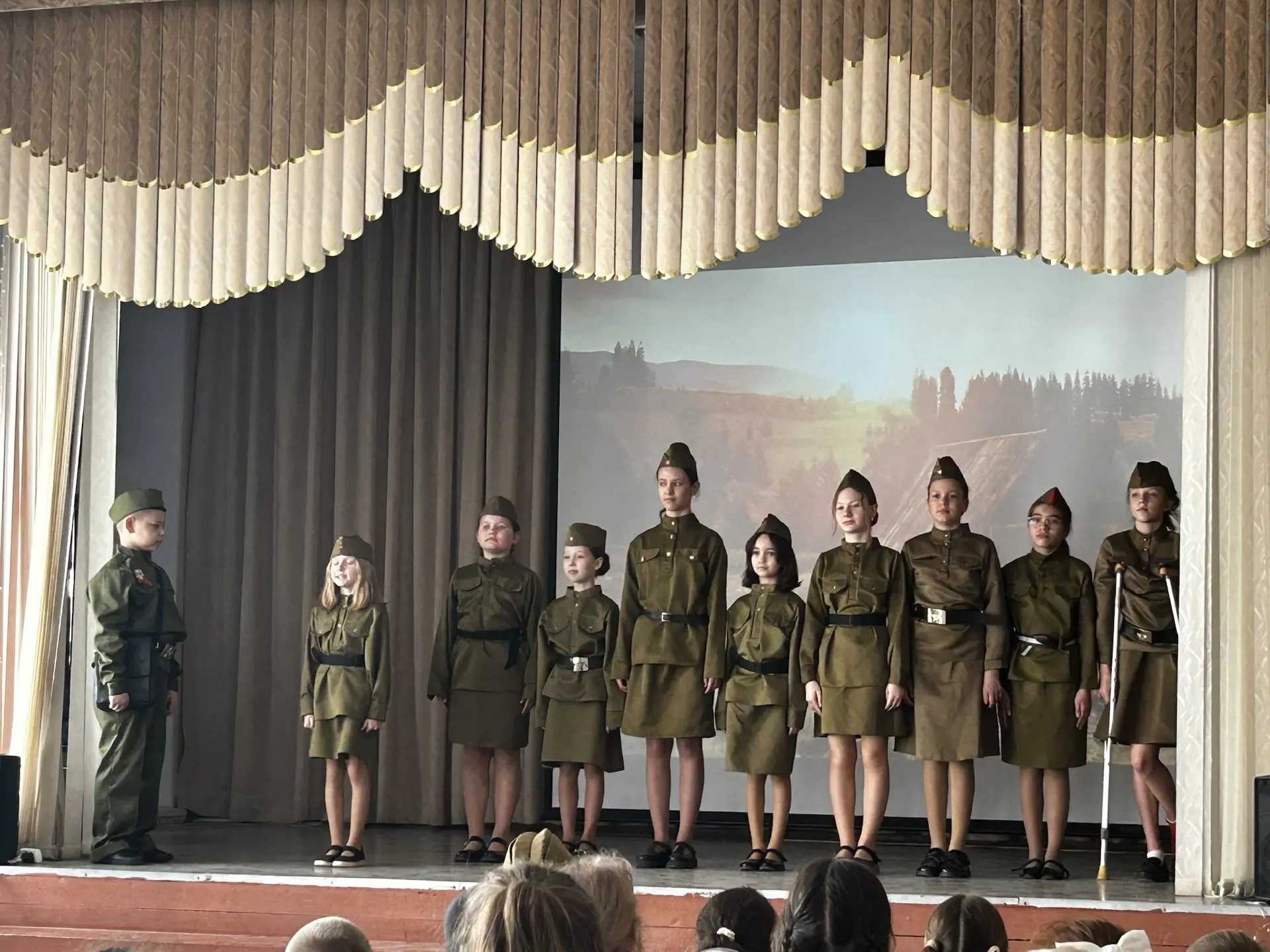 🕊️В ПАМЯТЬ О ПОДВИГЕ: СПЕКТАКЛЬ «А ЗОРИ ЗДЕСЬ ТИХИЕ»🕊️  ⭐️7 мая, в четверг, в преддверии Великого пр