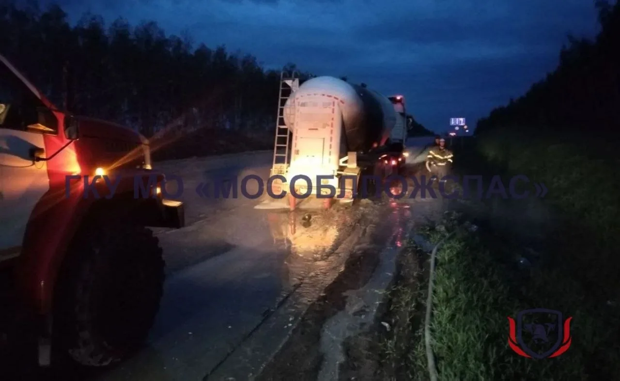 🚒 В Серебряных Прудах огнеборцы ликвидировали возгорание фуры на трассе   ☎️ Сегодня ночью на пульт 