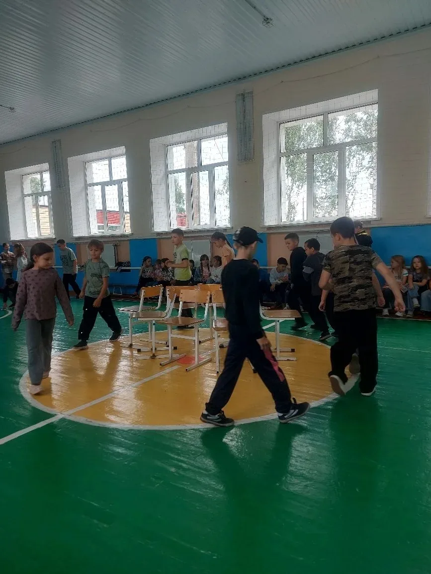 🌧За окном барабанит дождь, рисуя на стеклах причудливые узоры. Небо затянуто свинцовым...