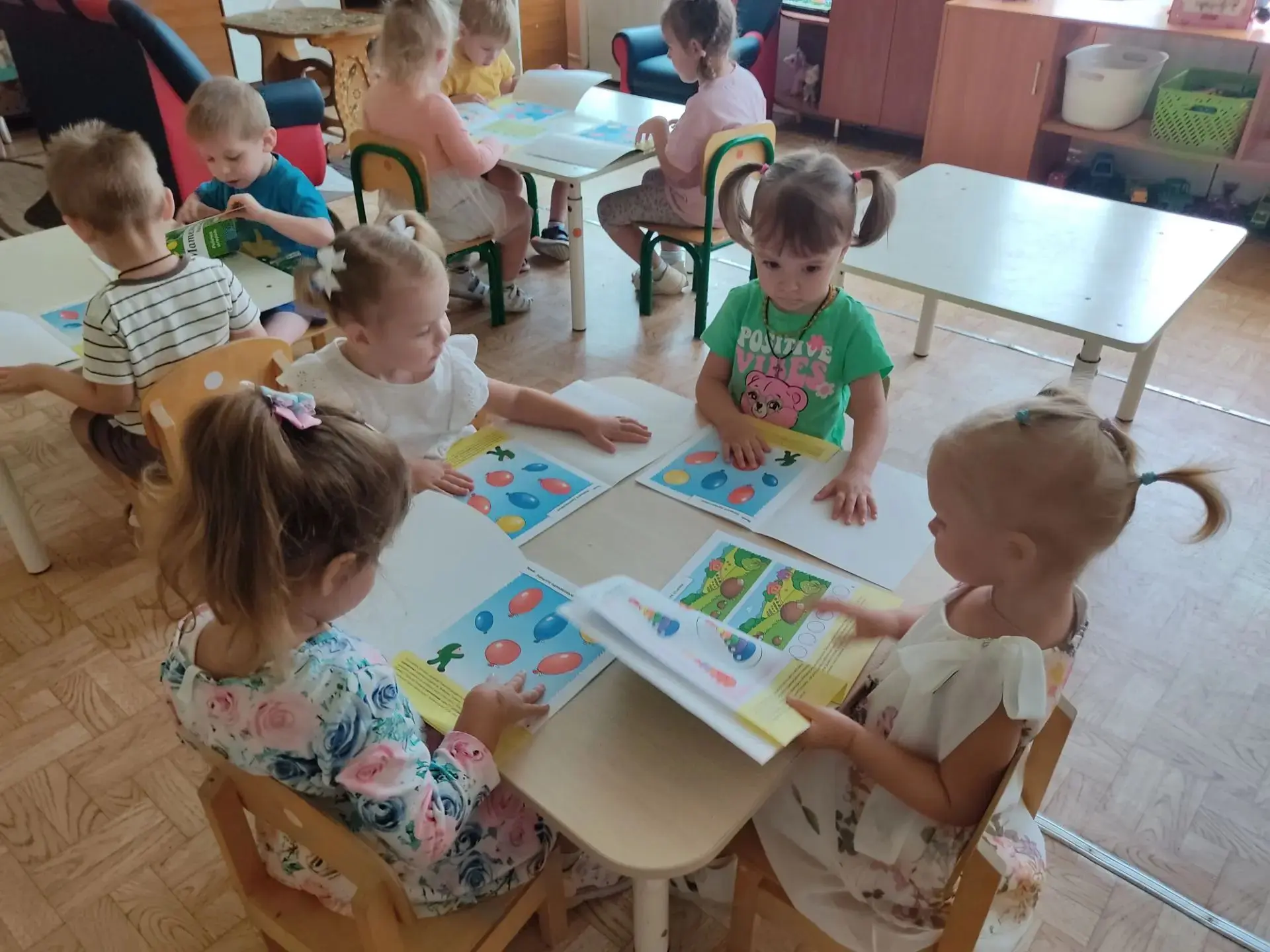 Отшумело яркое, весёлое лето. Новый учебный год на пороге. Повзрослевшие малыши второй ...