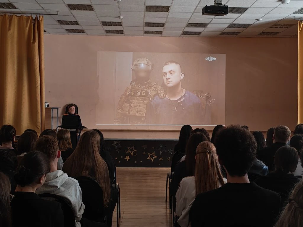📺Фильм "Предательство" посмотрели старшеклассники  🎬27 апреля в актовом зале нашей школы ученики 10-