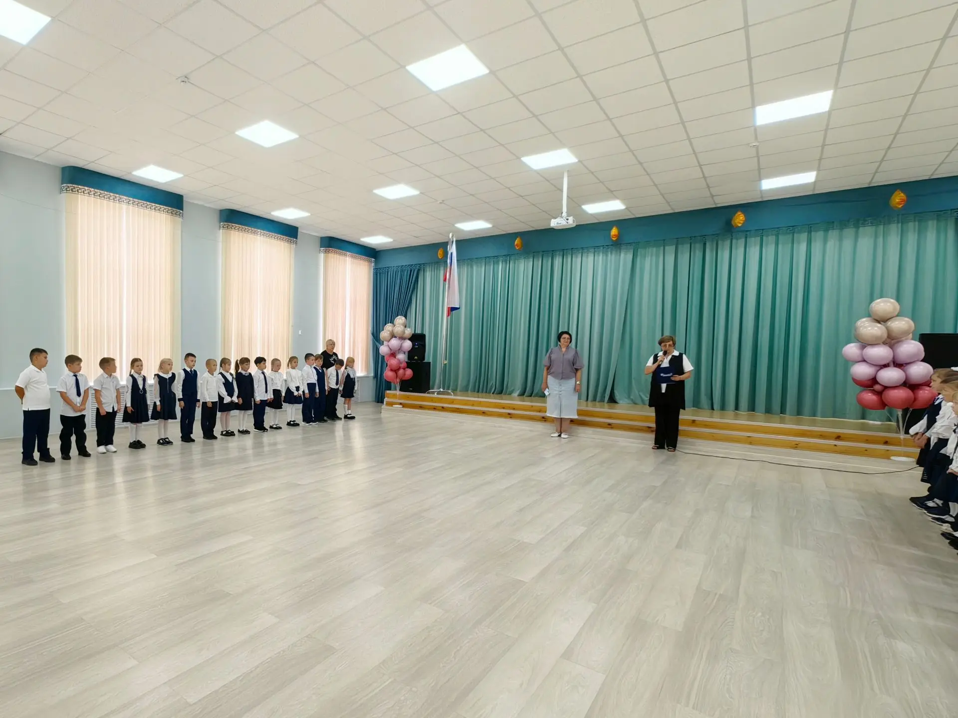 Сегодня в школе прошла торжественная линейка, посвящённая спуску флага с участием учени...