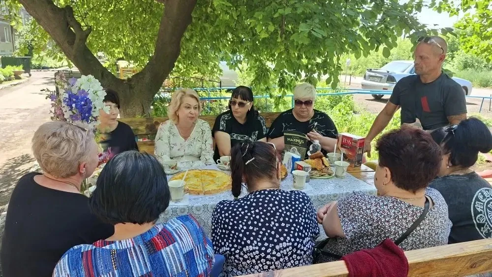 День соседей — это замечательный повод для того, чтобы отложить в сторону повседневные заботы, выйти
