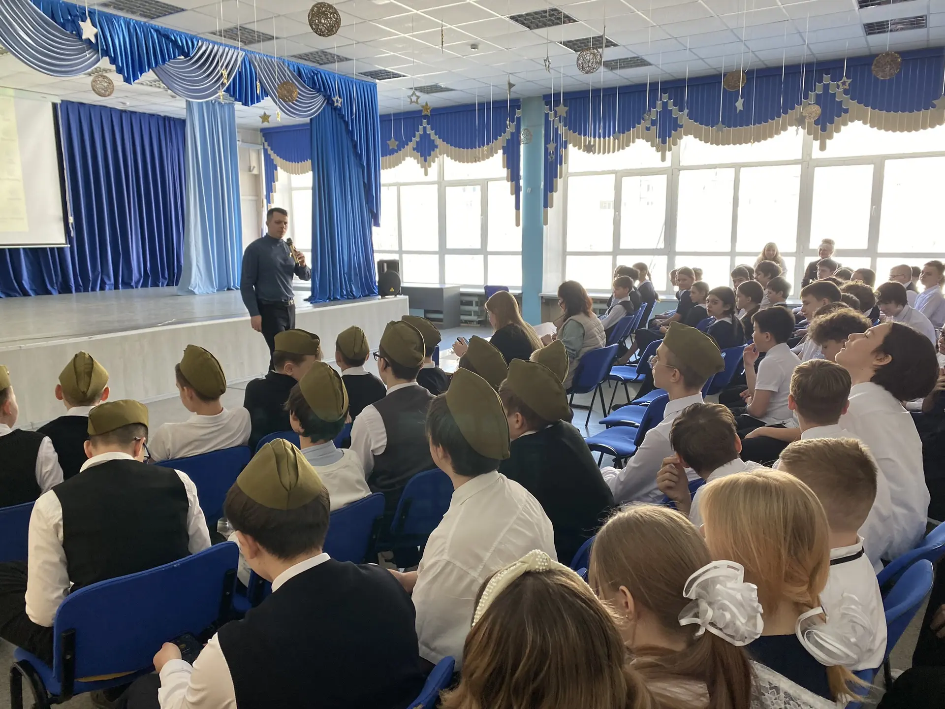 Военно-патриотический конкурс песни «Битва хоров»  Накануне Дня защитника Отечества в нашей школе пр