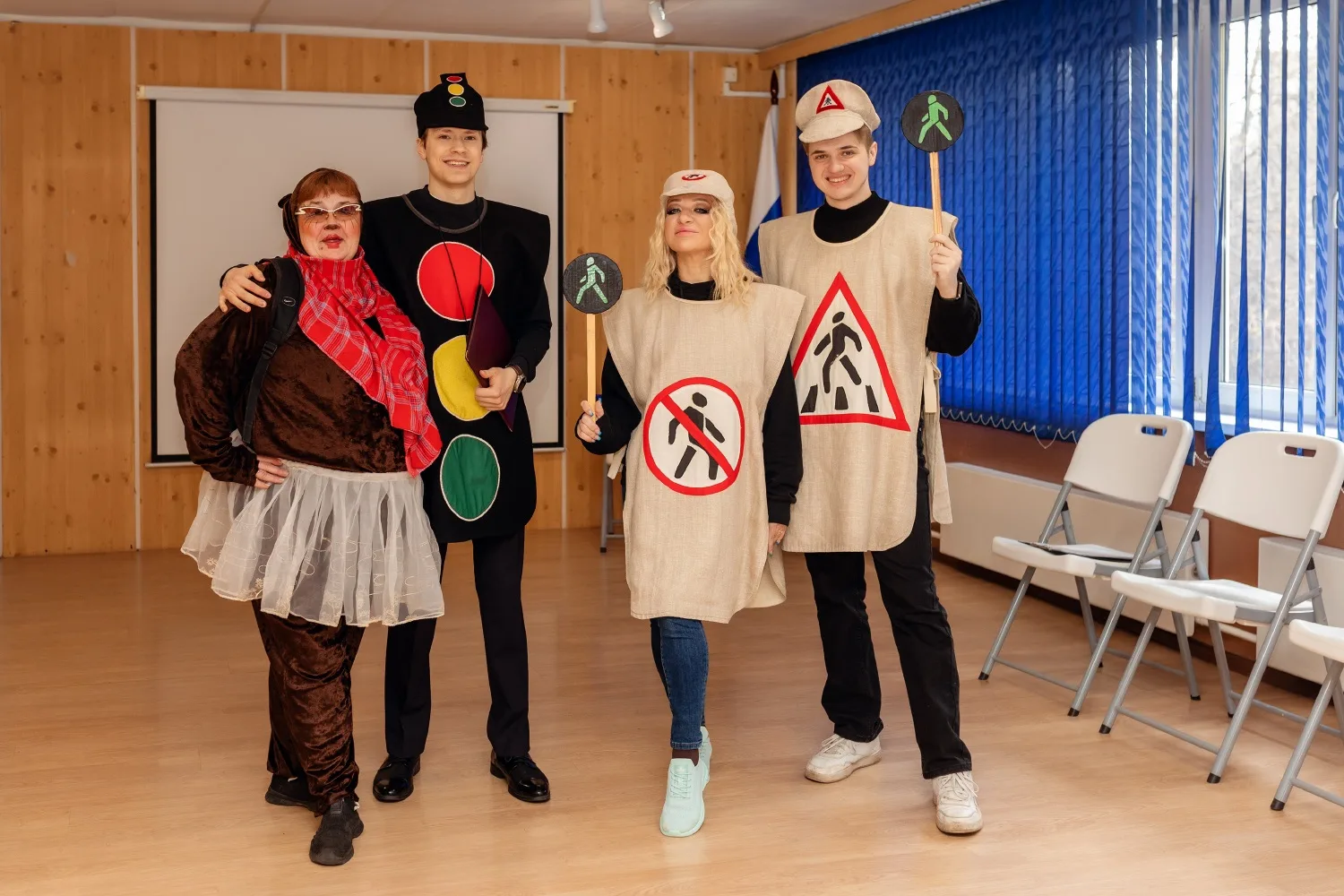 🎭 «Волшебный светофор - театр учит безопасности»🎭  🚗На этой неделе в начальной школе прошли интересн