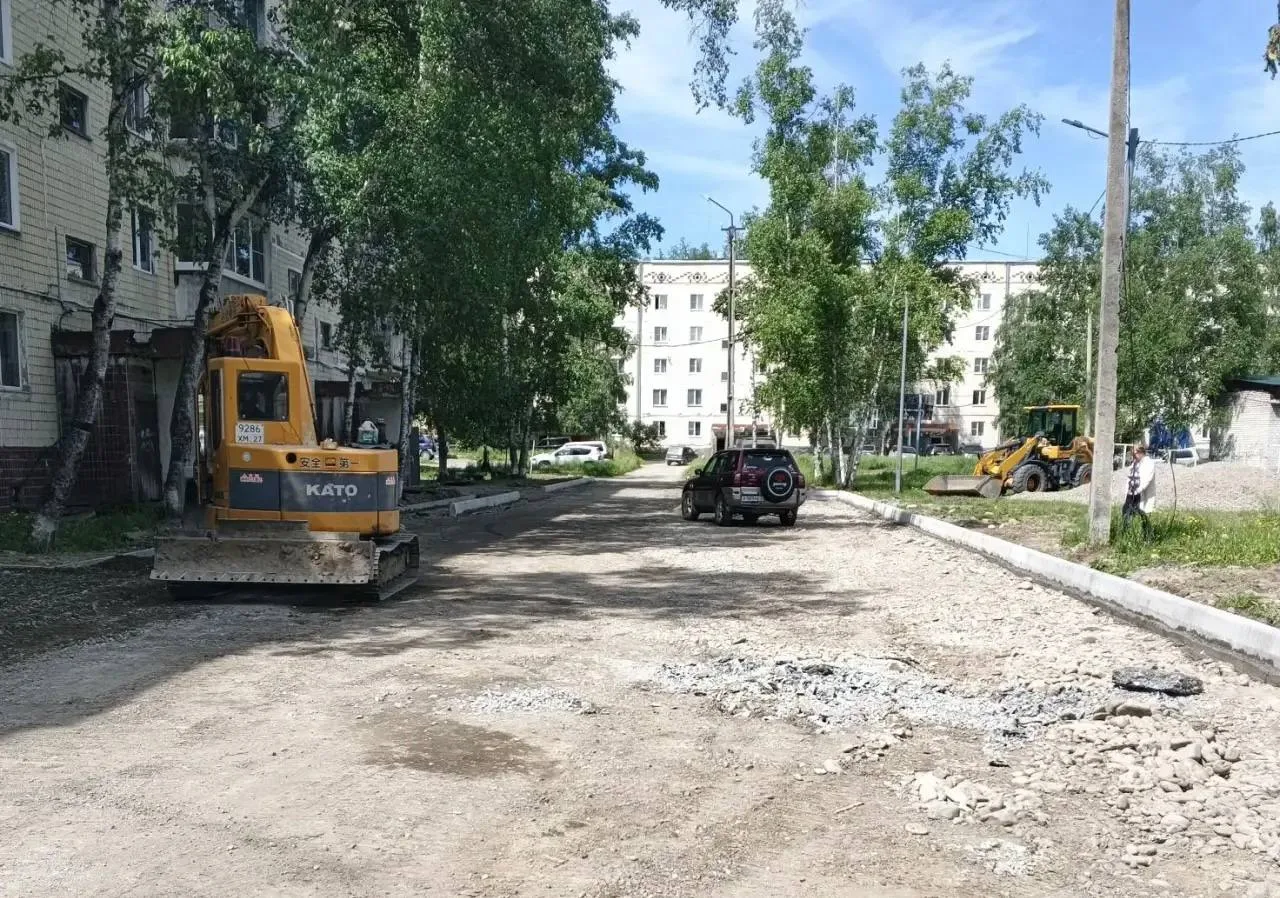 #ремонтнаяхроника 
В Новом Ургале продолжаются работы по благоустройству дворовой территории многокв