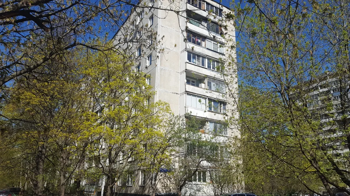 Трое испанцев чуть не задохнулись в лифте девятиэтажки в Москве