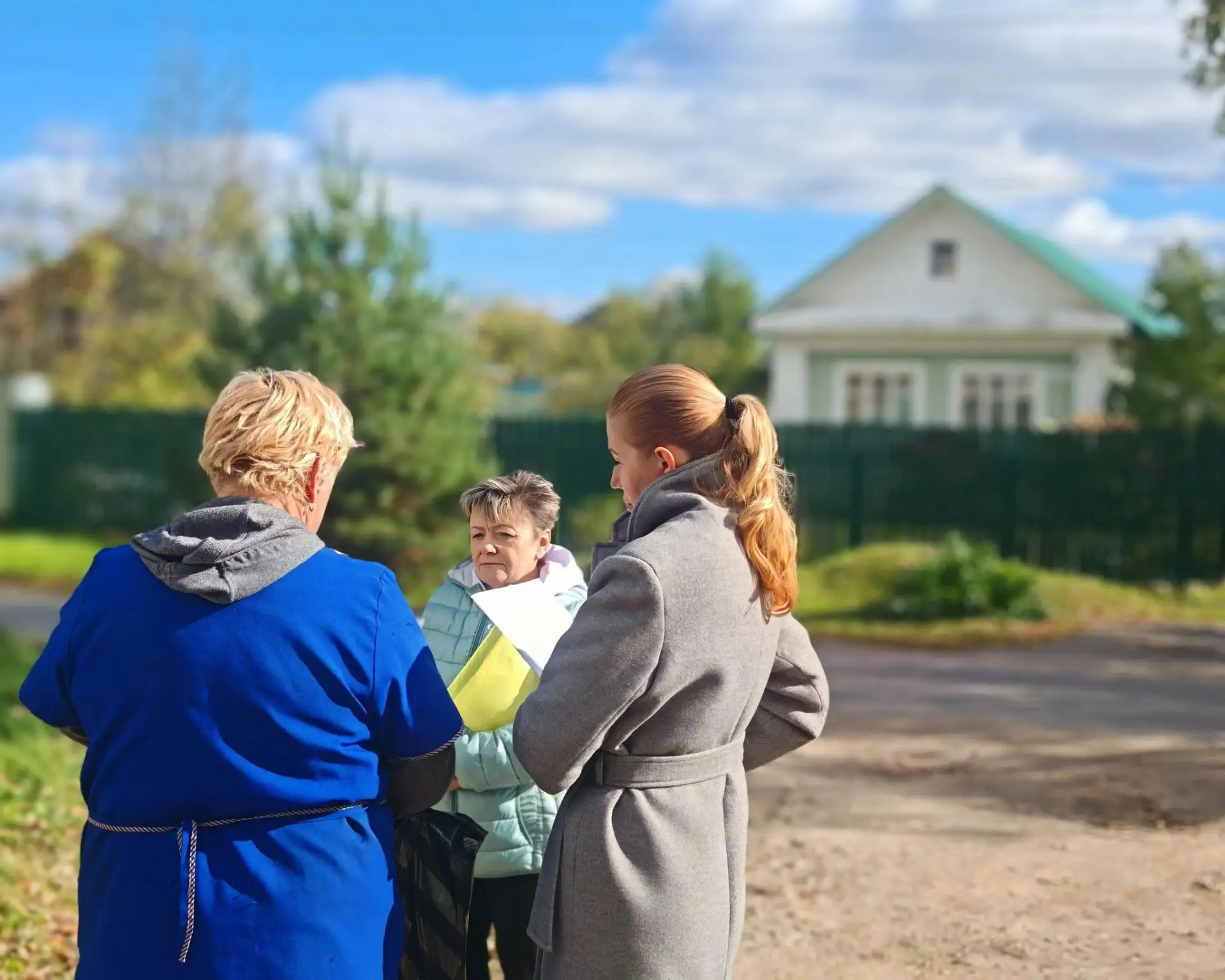 В Красных Ткачах обсудили болевые точки частного сектора: депутат взяла обращения жител...