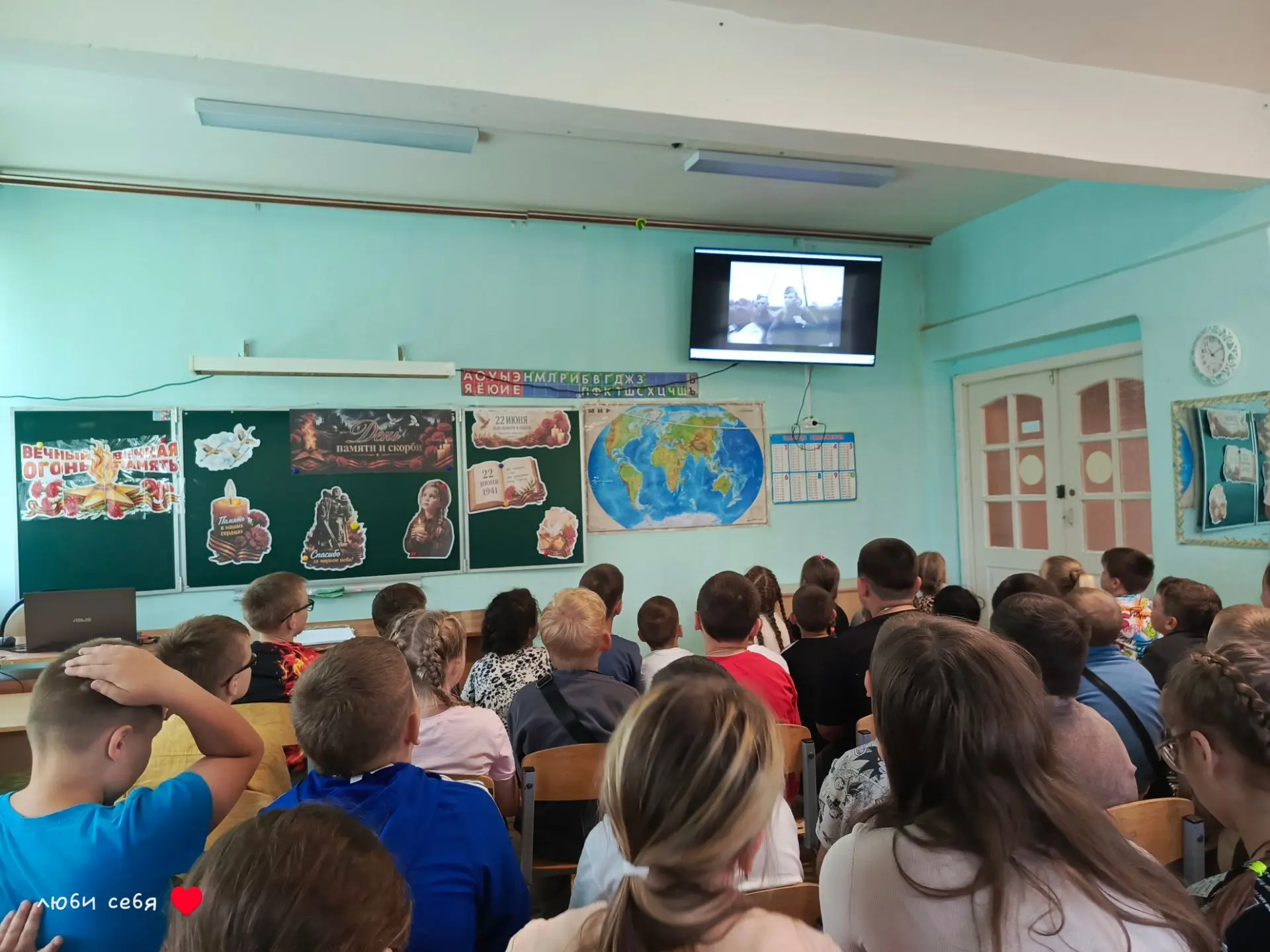 🕯️ Сегодня в нашем лагере прошло особое мероприятие, посвящённое Дню памяти и скорби… 🕊️

В этот д
