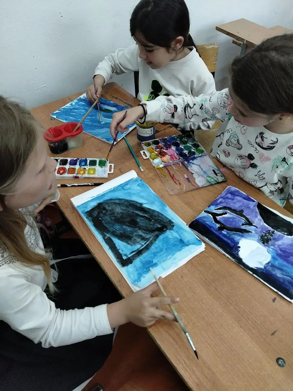 На уроке ИЗО первоклассники рисовали подводный мир. Очень увлекательное путешествие пол...