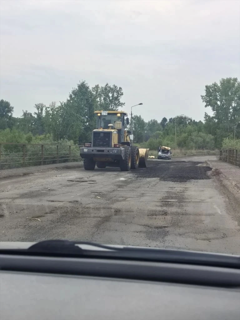 На анзебе мост ремонтируют