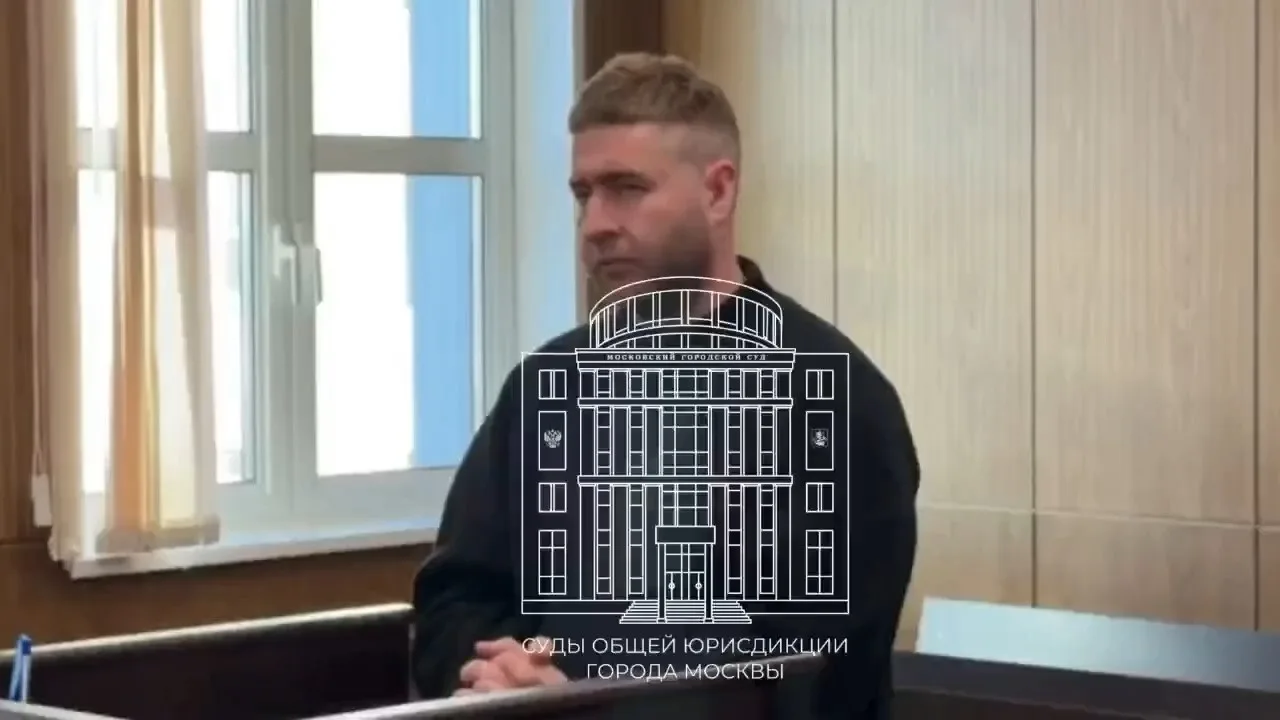 Мужчина получил 15 суток за попытку сфотографировать девушку под юбкой в московском метро!