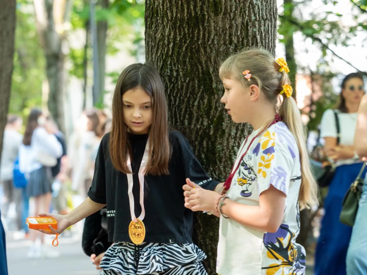 Привет из лагеря! 🌸

Позавчера мы заехали, а уже вчера открыли смену!👔

Ребята успели познакомитьс
