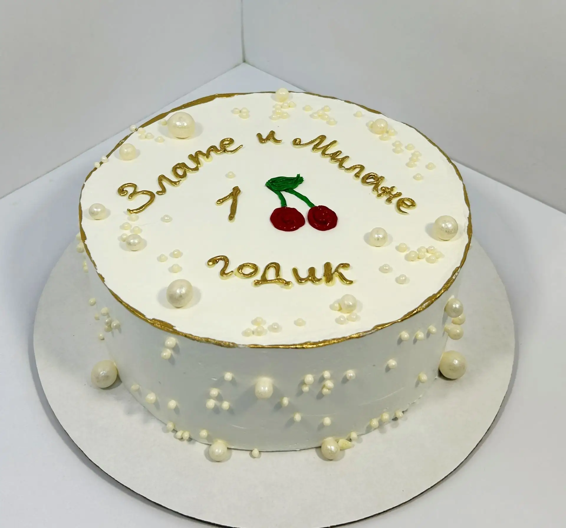 Милый десерт для двух прекрасных малышек😍
