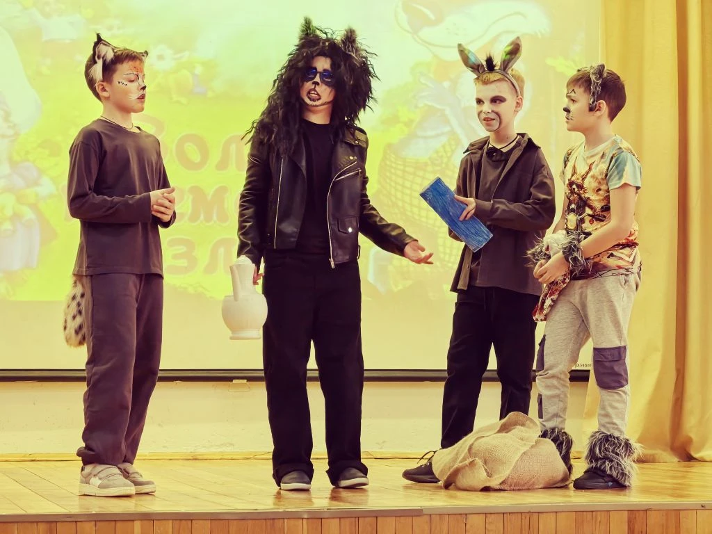 🎭✨ Занавес закрыт, но аплодисменты не стихают!   🌟 В нашей школе завершился ежегодный театральный фе