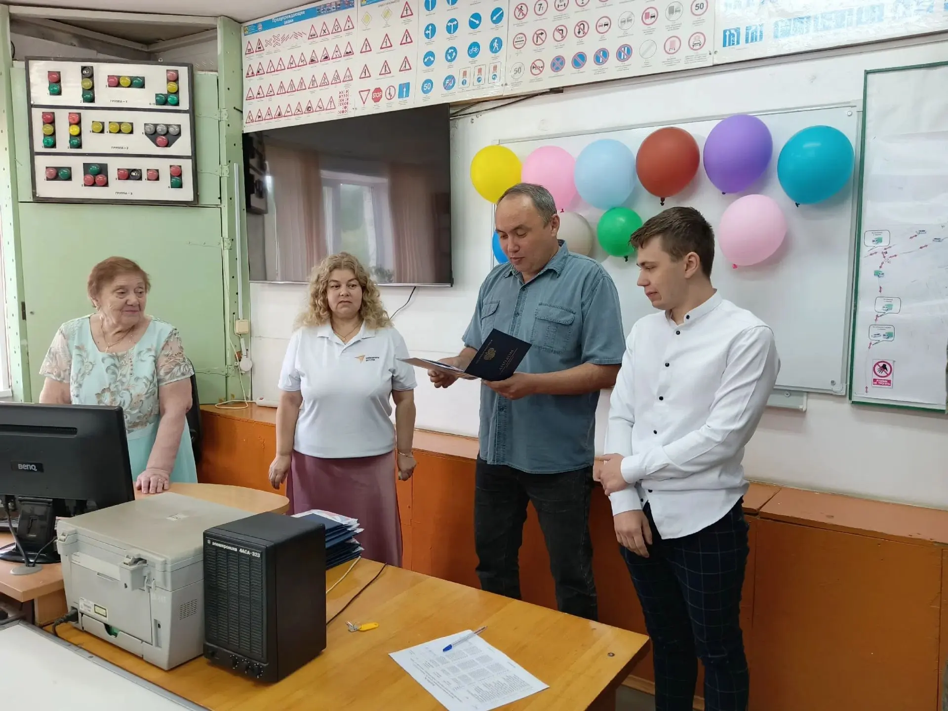 #НовостиФилиала

🎉 Торжественная выдача дипломов в филиале Орлово-Вятского колледжа педагогики и пр