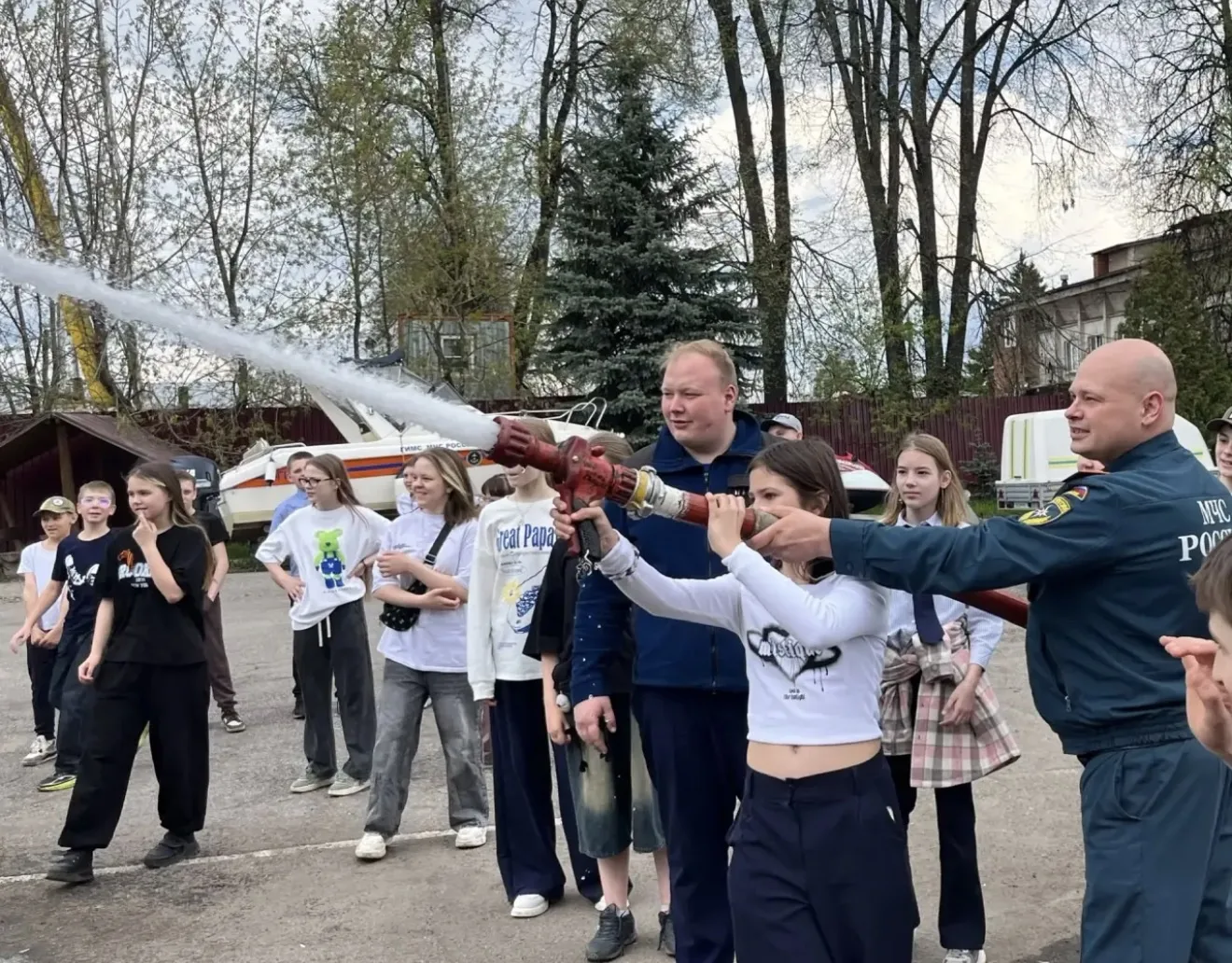Сегодня учащиеся 5Б и 5М классов посетили «День открытых дверей» в пожарно-спасательной части №40 🚒 