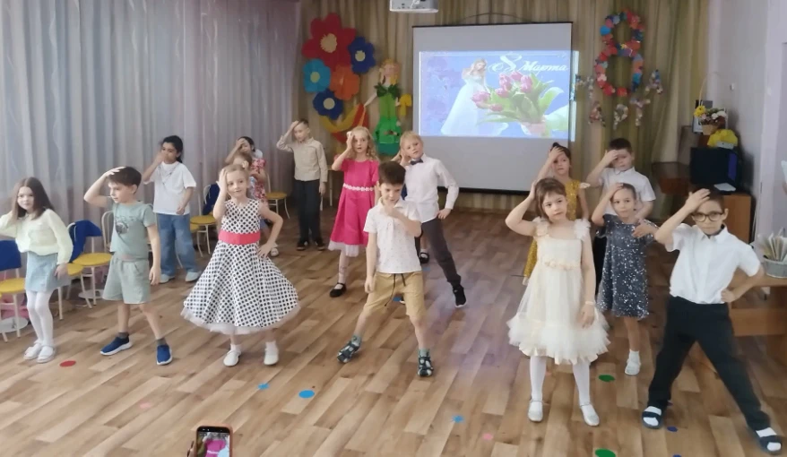 🌸 В марте есть такой денек, с цифрой будто кренделек... Кажется, что снежная и морозная зима никак н