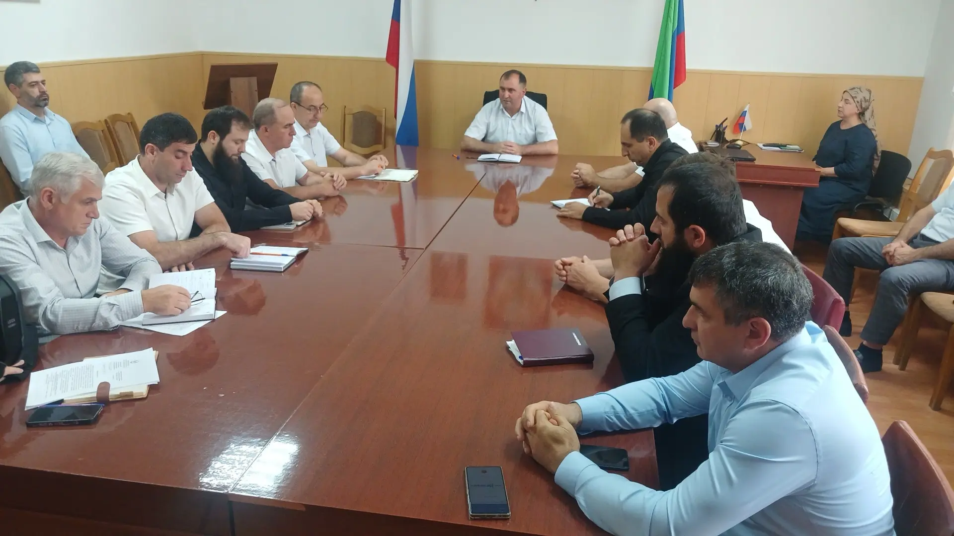 Глава Хивского района провел аппаратное совещание