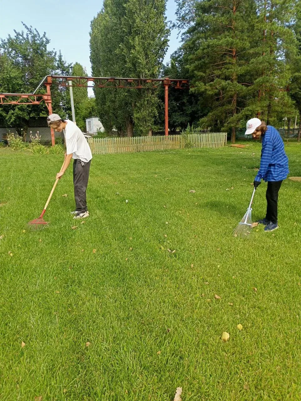 Лето — время возможностей! ☀️

Более 1 тыс. волгоградских школьников уже нашли работу на летних кани