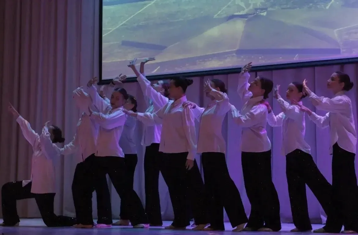 🎶 В сердце каждого из нас звучит Победа! 🕊️  В нашей школе прошел праздничный концерт, посвященный в