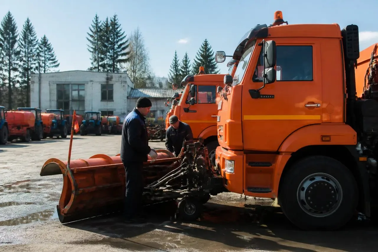 В Екатеринбурге около 50% дорожной техники переоборудовано для зимней работы. Полный пе...
