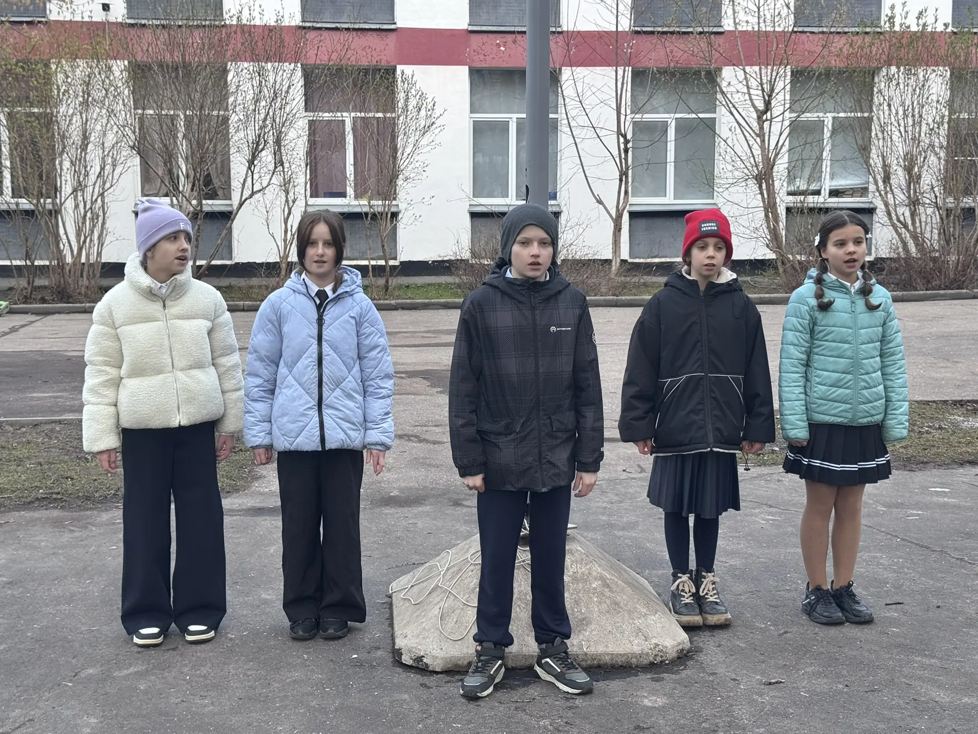 Флаг поднять!  🇷🇺Мы с огромной гордостью продолжаем рассказ про ребят, активных участников жизни шко