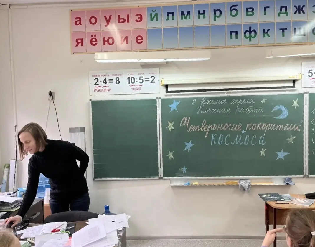 Библиотечный урок в 4 «А»: «Четвероногие покорители космоса»  8 апреля для учащихся 4 «А» класса наш