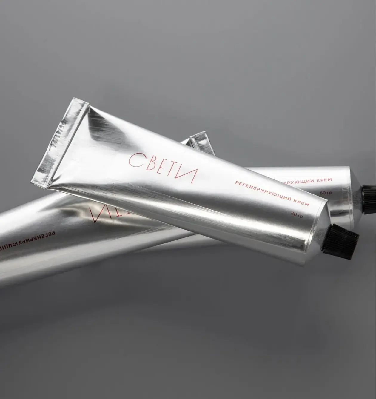 Лапы, нос, морда, живот - любой участок, где коже нужна помощь. Крем создаёт восковой барьер: защища