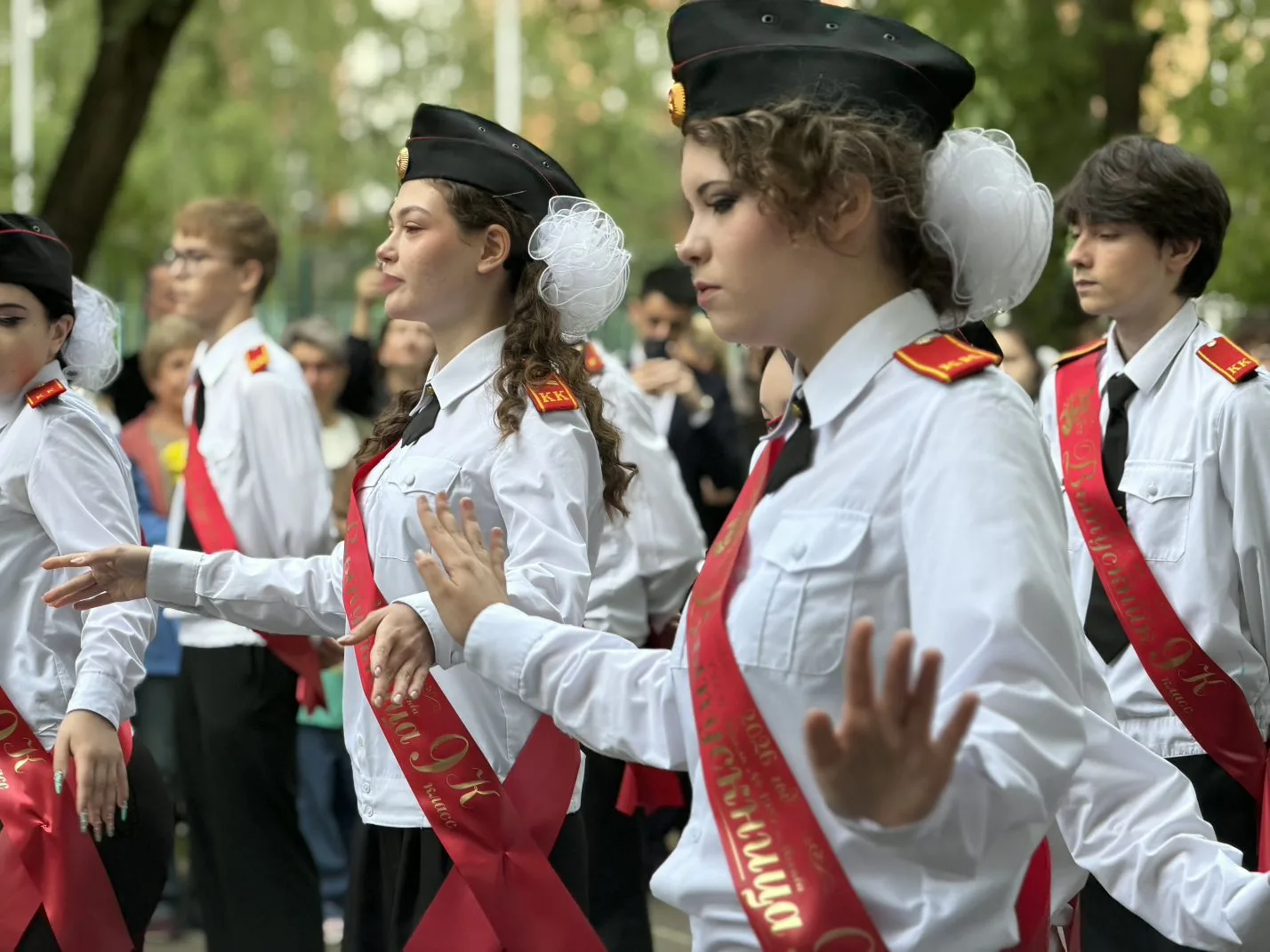 🎓 Этот звонок — как старт перед финишной прямой  🔔 Сегодня в 1 корпусе нашей школы прошла торжествен