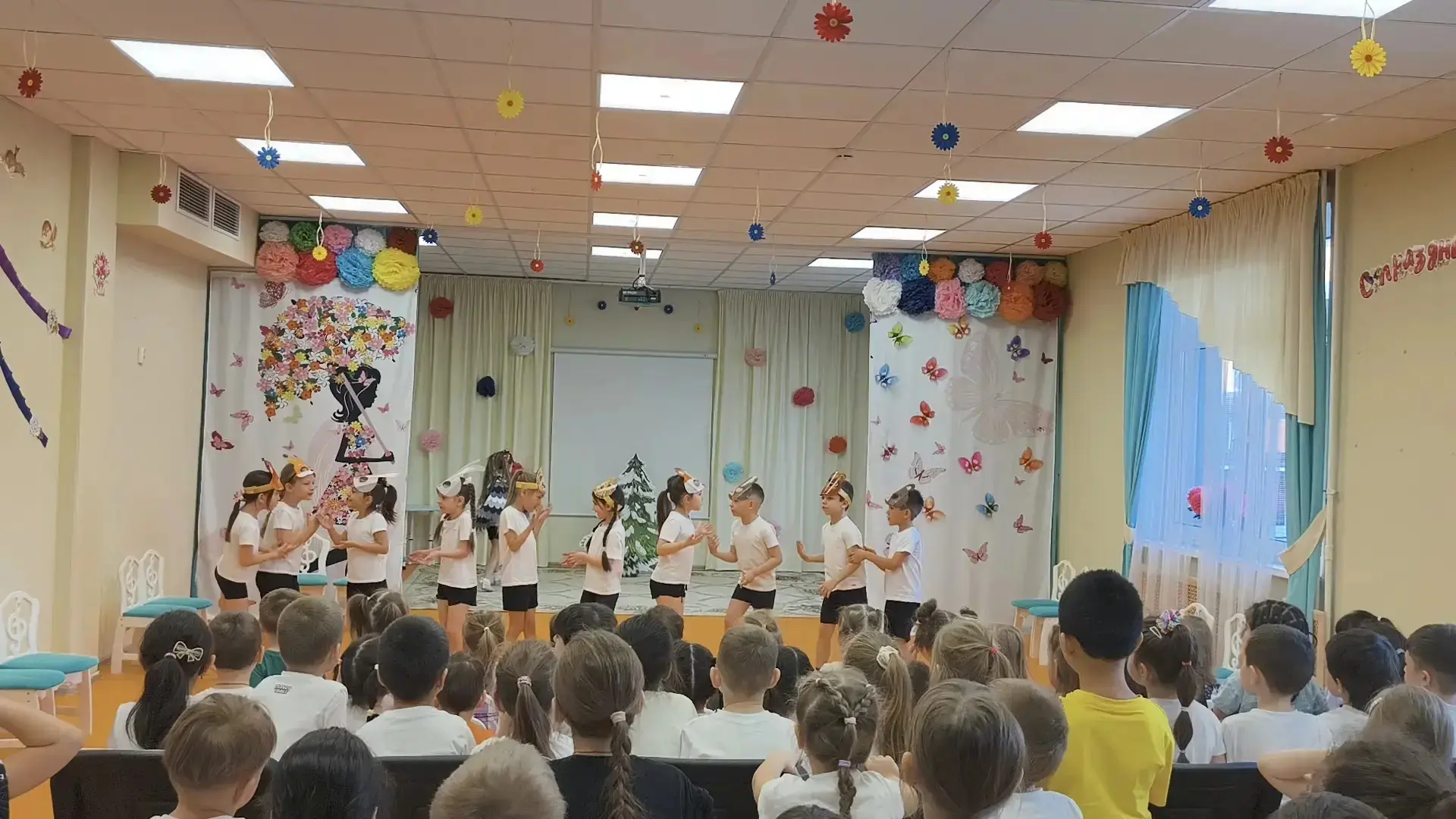 17 марта в дошкольном отделении №3 воспитанники подготовительной группы № 19, посещающие театральный